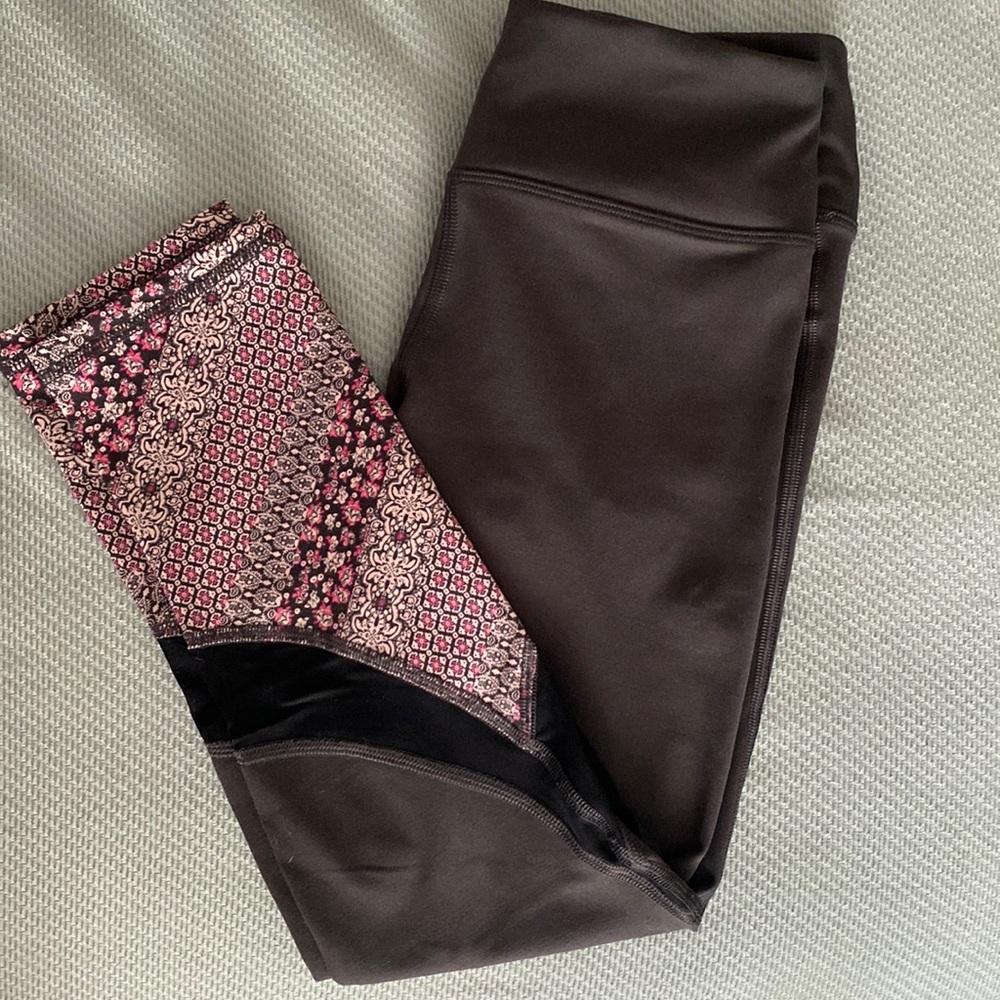 Gaiam yoga leggings cropped size extra small gray